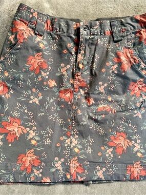 Duluth Trading Co Floral Skort - Dark Green with Coral Blooms